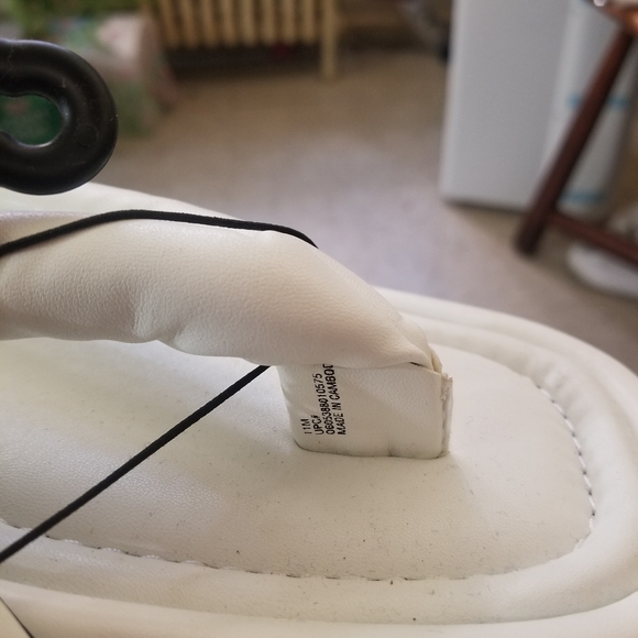 Sandals - Picture 7 of 9